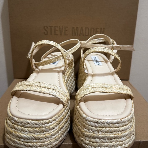 Steve Madden Tan Espadrille Wedges- worn once - size 7.5 - Picture 3 of 5